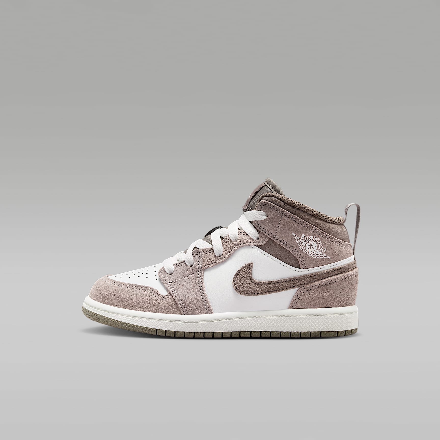 Jordan 1 Mid Younger Kids' Shoes. Nike IL